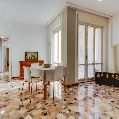 Apartment Elegance In City *