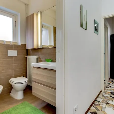 Apartment Elegance In City *
