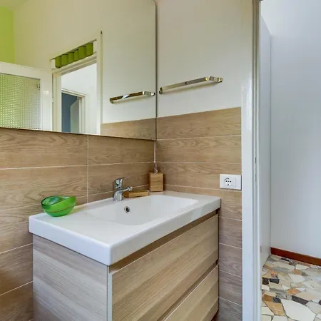 Apartment Elegance In City *